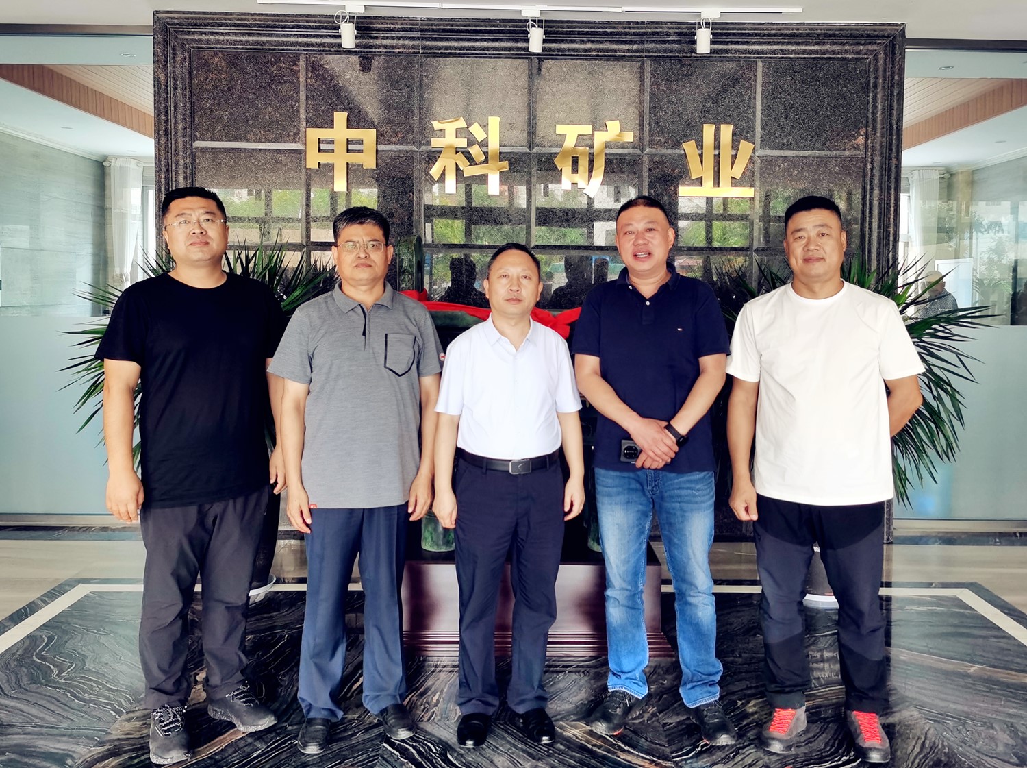 卢氏县领导席伟林深入卢氏中科走访调研